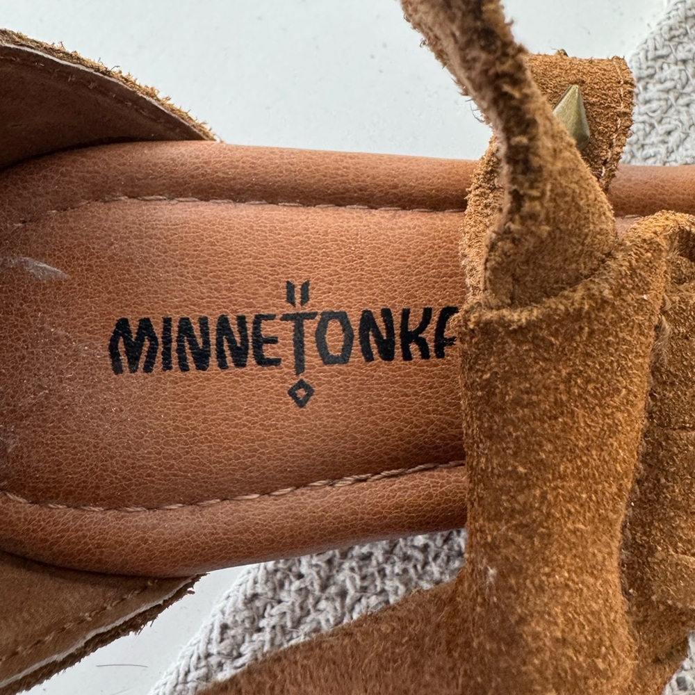 Minnetonka Tan Brown Suede Fringe Studded Wedge Boho Festival Sandals Sz 10 - Picture 6 of 10